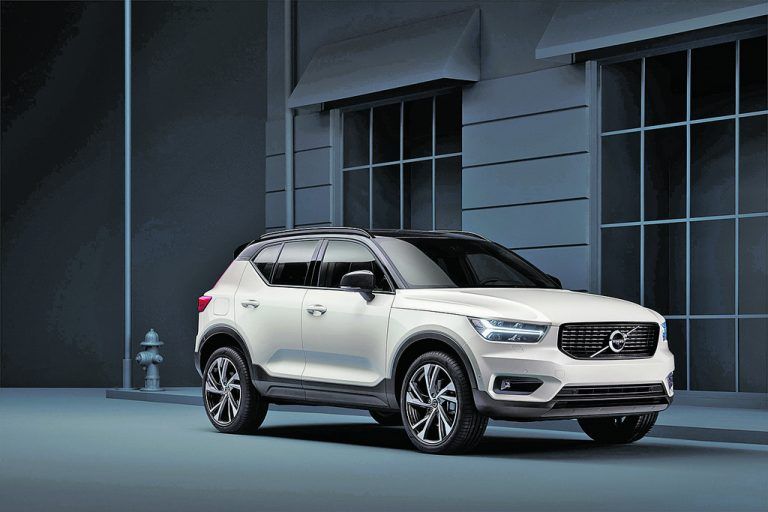 Unterkühlt, wie gewohnt, hat Volvo auch den Kompakten gestylt. Aberinnen kann der XC40 durchaus kontrastreich-knallig Farbe bekennen.