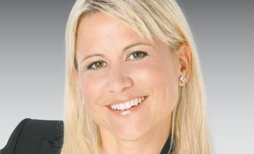 Ursula Simacek CEO SIMACEK Facility Management Group GmbH Simacek beschäftigt 7000 Mit-arbeiter in Österreich und CEE. Ihr Hauptanliegen ist, dass Unternehmen sich durch ihre Multidienstleistungen auf ihr Kerngeschäft konzentrieren können. „Mein täglicher Ba-lanceakt ist der Brückenschlag zwischen ökonomi-schen Herausforderungen und der sozialen Verantwortung.“