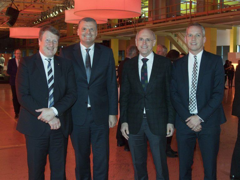 Versicherungsmakler Thomas Hackspiel (l.) mit Günther Rupp sowie Wolfgang Blum und Joachim Leissing (Haberkorn).