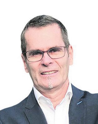 „Viele Gymnasiasten haben großes Interesse an der Technik, das es zu wecken gilt. Ich finde diesen Ansatz daher äußerst sinnvoll. Die Kooperationen zwischen Betrieb und Jugendlichen sollten schon vor der Matura beginnen. Besonders für Mädchen bedarf es spezieller Formate.“ Helmut Abl, Direktor des BG Bludenz