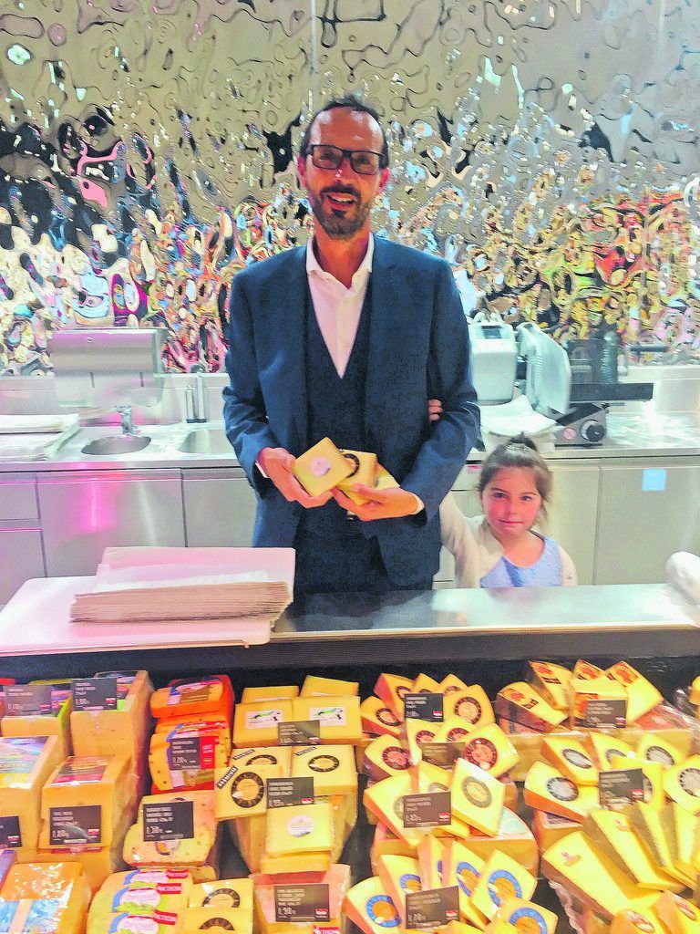 Vierte und fünfte Generation Mölk im MPreis-Markt St. Gallenkirch. VN/sca