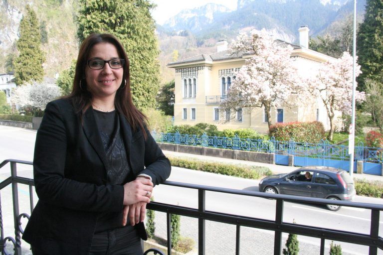 Vildan Ucar kann gut mit Menschen umgehen. Die Siedlungsarbeit macht ihr Freude. Foto: VN/Matt