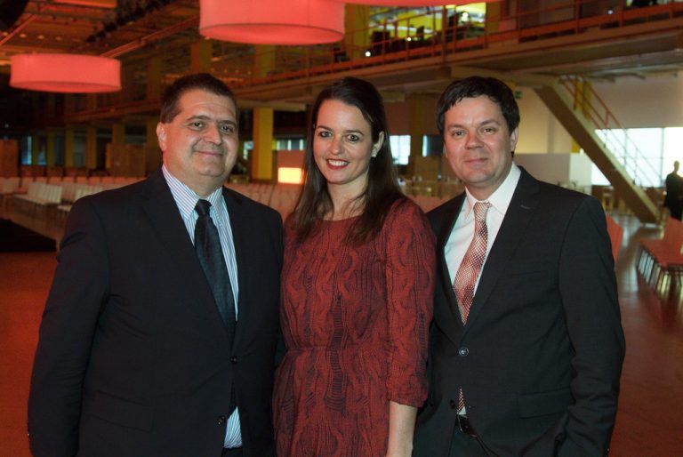 VN-Wirtschaftsredaktion: Andreas Scalet (l.) mit Hanna Reiner und Gernot Schweigkofler.
