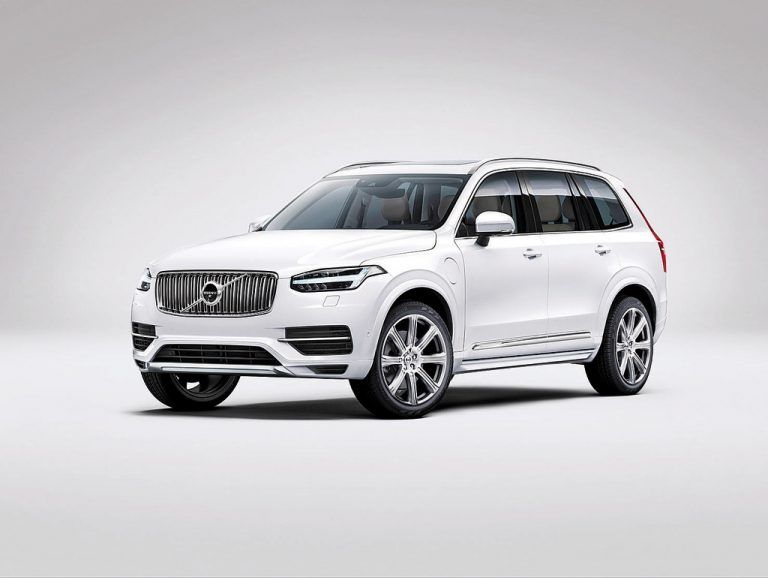 Volvos großen SUV, den neuen XC90, gibt es in der Version T8 als Plug-In-Hybrid mit 400 PS Systemleistung und nur 2,5 Litern Verbrauch.
