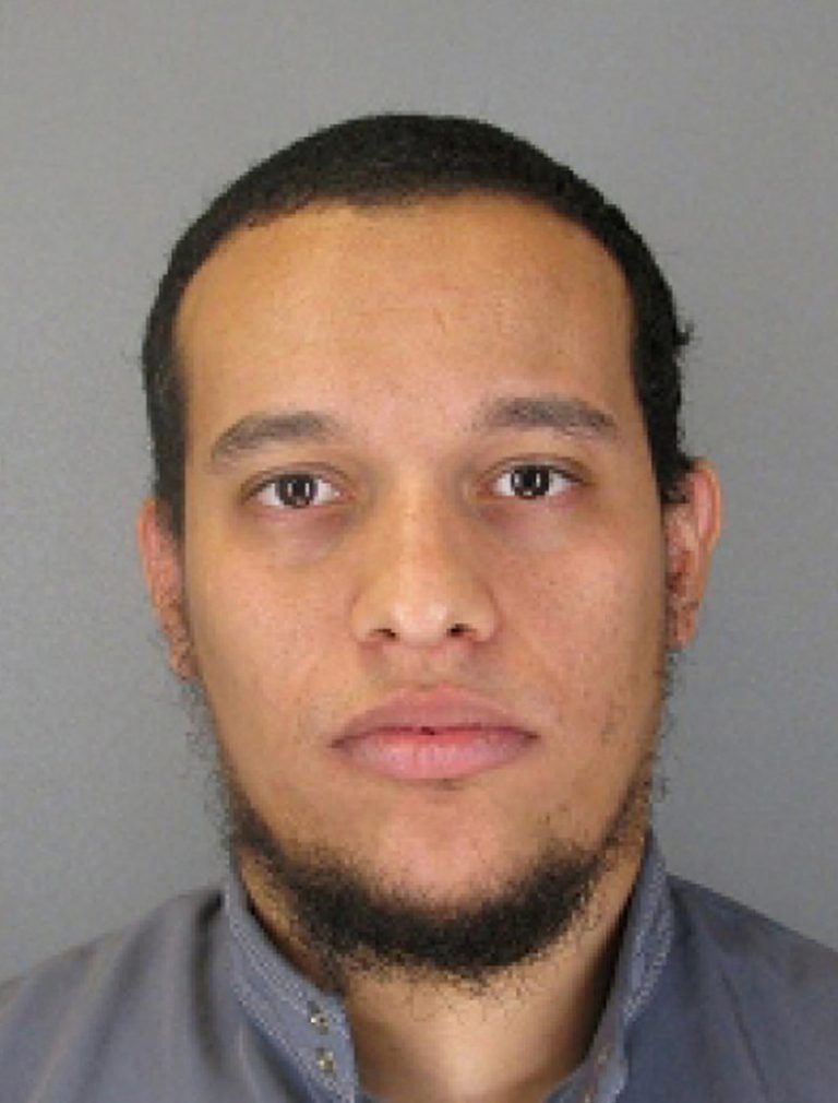 Von der Polizei als Hauptverdächtige gesucht: die Brüder Cherif (li) und Said Kouachi aus Paris. FOTO: AP