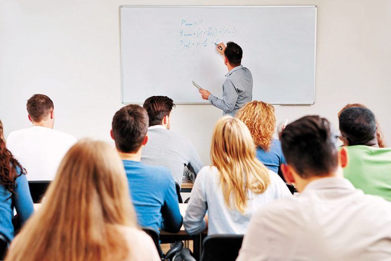 Vor allem für Marketing und Verkaufstrainings geben die Unternehmen Geld aus.