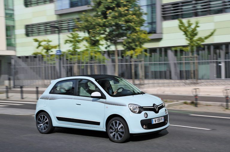 Vorne herzig, hinten sportlich und mit Heckantrieb startet der Renault Twingo neu durch. Fotos: werk