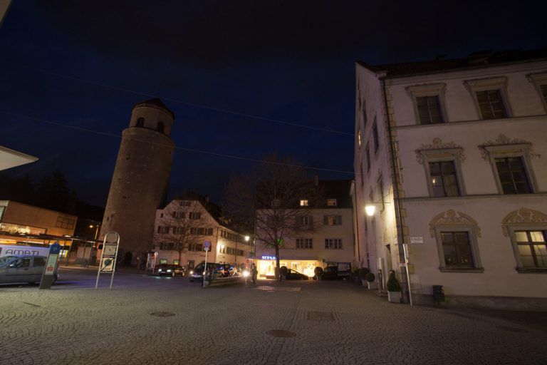 Während der Earth Hour wird in Feldkirch die Beleuchtung des Katzenturms und der Schattenburg abgeschaltet. FOTO: VN/HARTINGER