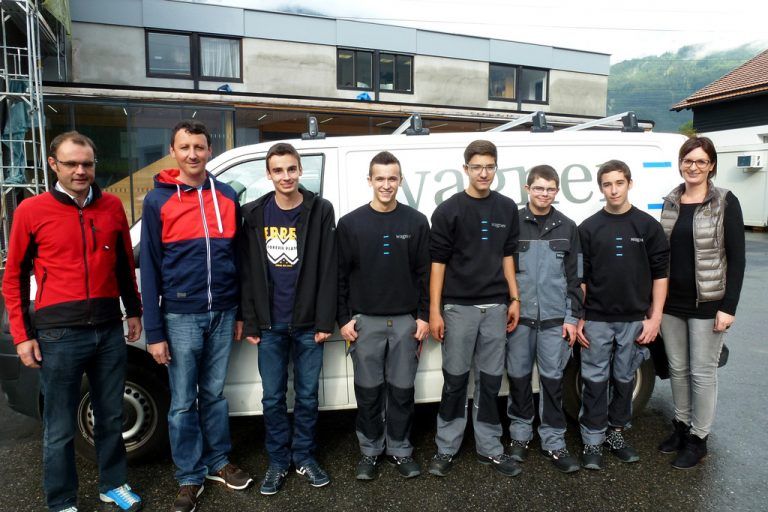 Wagner. Das Installations- und Anlagenbauunternehmen in Nüziders freut sich über fünf neue Lehrlinge. Ab Jänner 2015 beginnt ein weiterer Lehrling die Ausbildung zum Konstrukteur. Derzeit werden gesamt 12 Lehrlinge ausgebildet.  