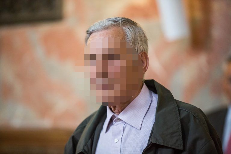 Walter M.,75 Pensionierter Grundbuch-Rechtspfleger Urteil: Beteiligung am Amtsmissbrauch, schwerer Betrug. Strafe: 21 Monate bedingt