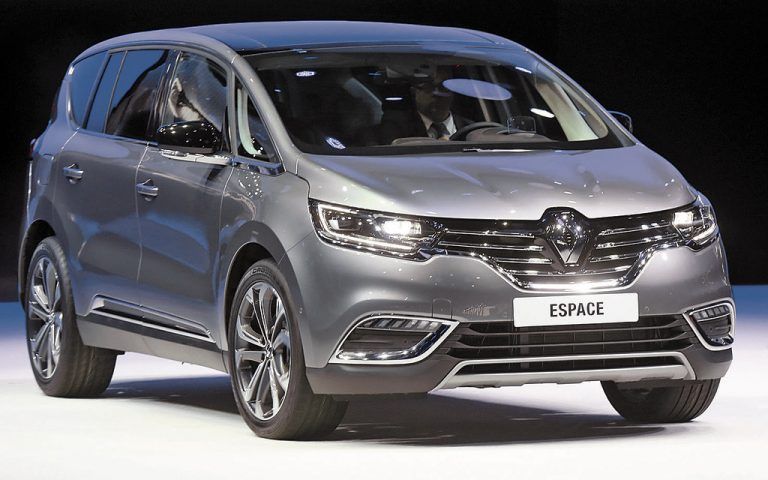 WeltpremierenRenault bringt mit der fünften Generation des Espace eine Weltpremiere auf den Messestand. Zudem geben die Franzosen mit dem Eolab(li.) einen Ausblick auf die Zukunft.
