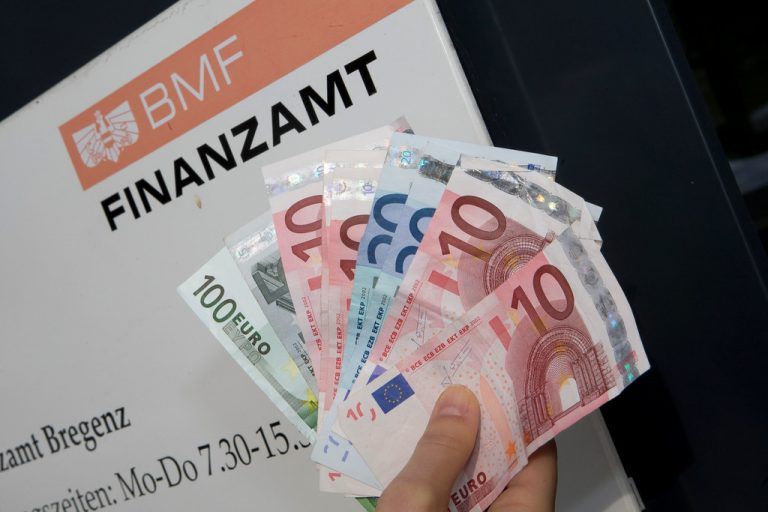 Wenn die Forderungen Früchte tragen, wird das Finanzamt künftig weniger Scheine bekommen. Foto: VN/Paulitsch