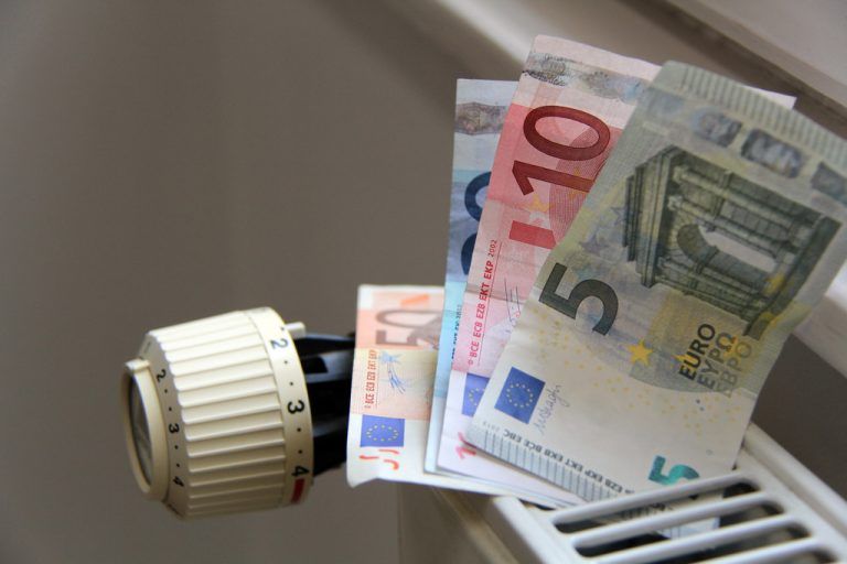 Wer mit Gas heizt, kann laut E-Control bei einem Anbieterwechsel Geld sparen.