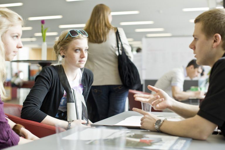 Wer studieren möchte, sollte sich im Vorfeld über die Kosten genau informieren.