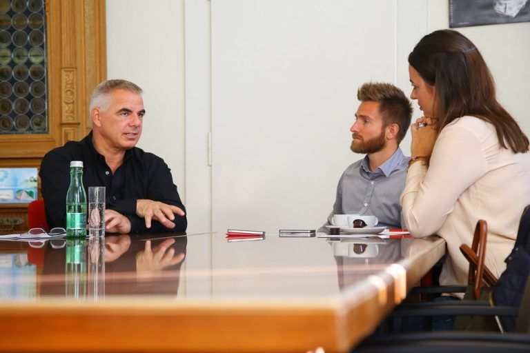 Werner Jochum im Gespräch mit den VN am Standort in Feldkirch-Gisingen.