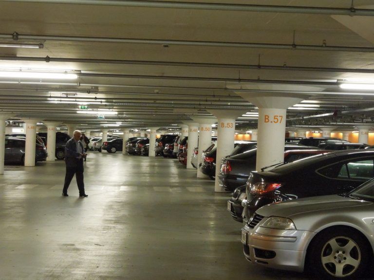 Wohin mit den Fahrzeugen, wenn Tiefgaragen nicht mehr gefördert werden? Foto: Symbol, VN