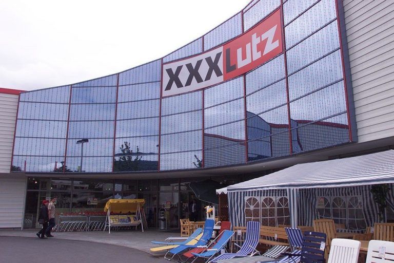 Wohnwelten für alleXXXLutz ist in Vorarlberg der größte Möbelhändler. Die Einrichtungshäuser bieten Wohnwelten für jeden Geschmack.» Große Pläne in VorarlbergVorarlberg zählt zu den Perlen im Lutz-Reich. Pläne für Erweiterungen liegen in der Schublade und warten auf Umsetzung.