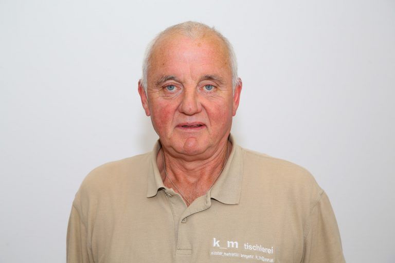 Wolfgang Böhler, Zimmermann Wir sind vom Alter her ein bunt gemischtes Team, das gut funktioniert. Ich bin zuständig für das Holzlager, den Zuschnitt und die Trockenkammer.