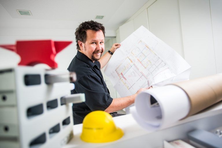 Wolfgang Fetty: Vom Ingenieurbüro für Innenarchitektur zum planenden Baumeister. Fotos: VN/Steurer