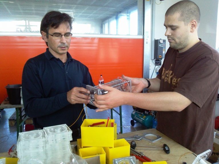 Workshop zum Selbstbau der von Christoph Beiser entwickelten vollautomatischen Wasserstoffzelle. Foto: GAIA