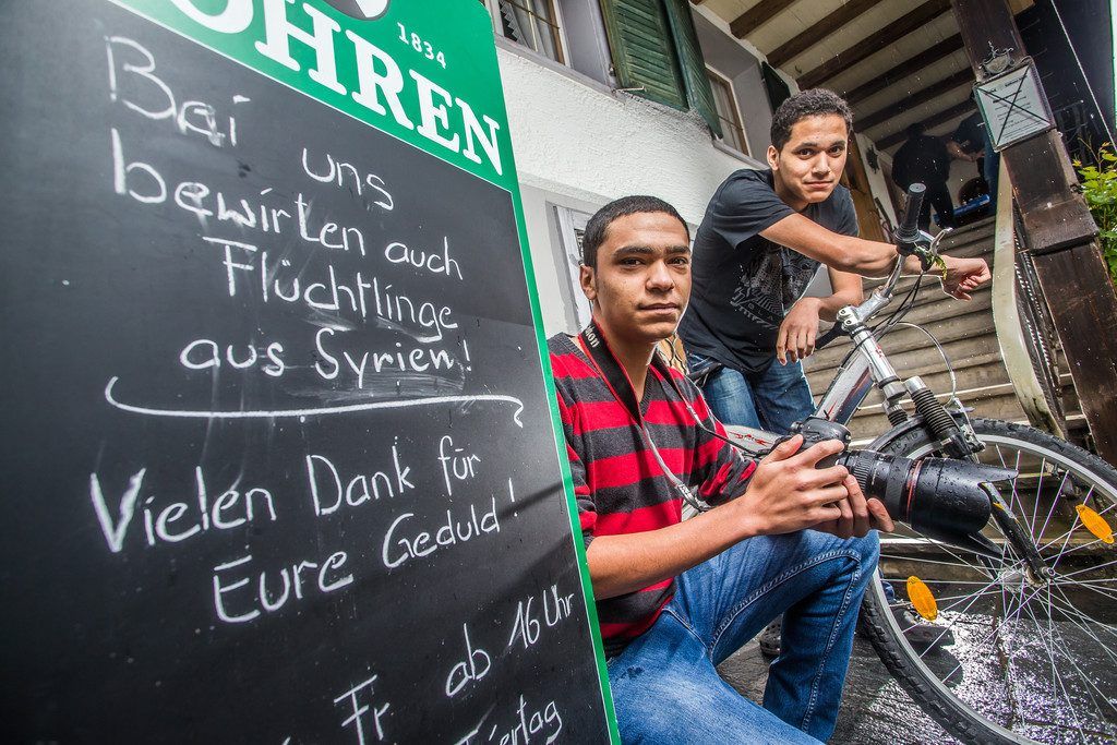 Acht Syrer leben derzeit im Goldenen Adler in Hittisau. Einige helfen in der Gaststube mit.