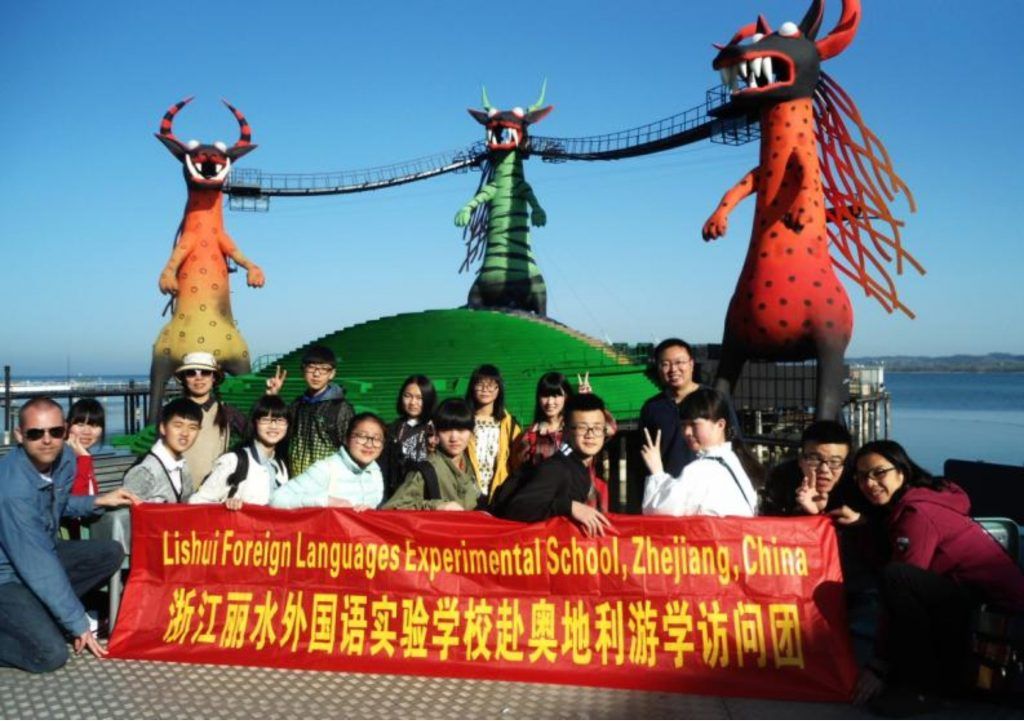 Bezauer Schule hisst für ein Jubiläum die chinesische Fahne