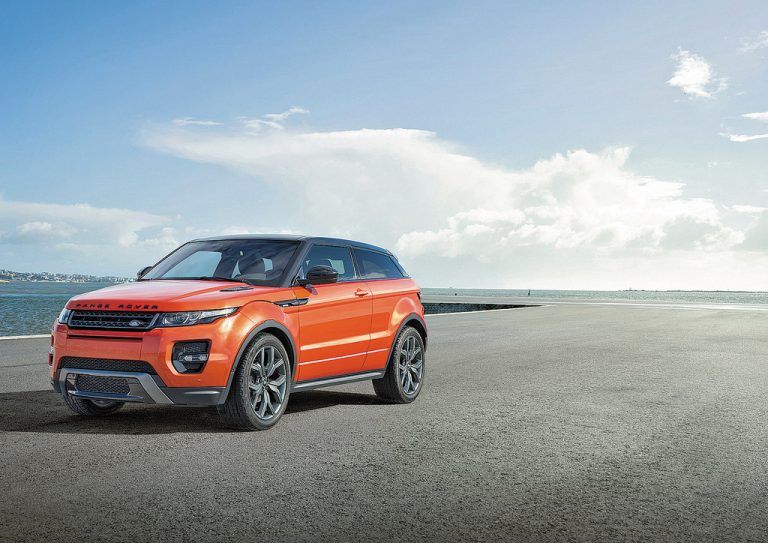 Zur Eleganz der Erscheinung addierte Land Rover im Range Rover Evoque verfeinerte Fortbewegungs-Dynamik mit dem „Active Driveline-System“.