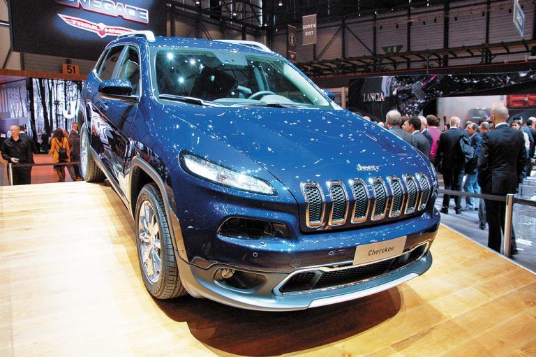 Zwei Diesel zur WahlDer Jeep Cherokee kann mit einem neuen 170-PS-Zweiliter-Turbodiesel geordert werden. Oder mit einer 140-PS-Variante dieses Vierzylinders. Der stärkere Selbstzünder ist an eine Neungang-Automatik gekoppelt.