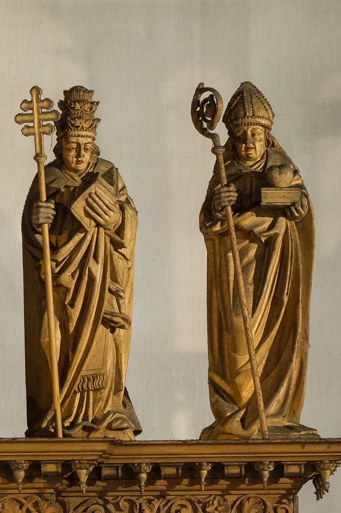 Zwei KirchenväterGregor der Große (540 – 604) und Augustinus von Hippo (354 – 430). Gregor gilt als einer der größten Päpste der Kirchengeschichte, der erste Mönch in diesem Amt. Augustinus Werk „Bekenntnisse“ gehört zu den einflussreichsten autobiographischen Texten der Weltliteratur.