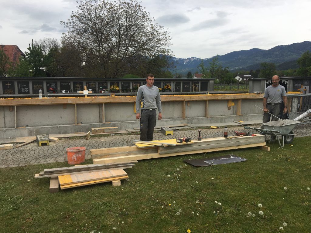 Weitere Urnenwand für Friedhof in Altenstadt