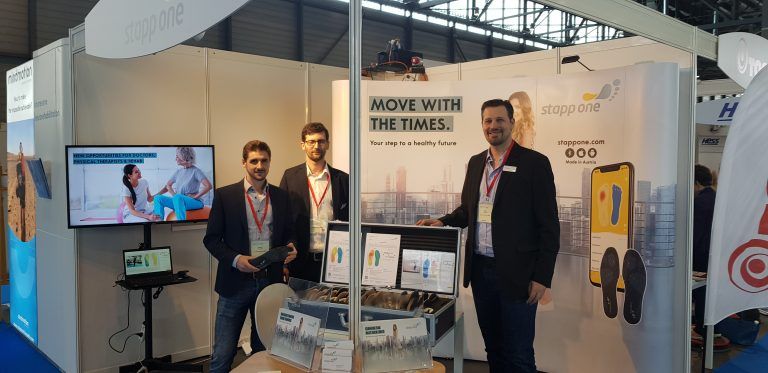  stAPPtronics GmbH - „stappone smarte Sensoren-Sohlen“: Die Sensoren-Sohlen sind eine textile Innovation, welche die Bewegung des Menschen direkt am Fuß erfasst und erstmals die Nutzung von Drucksensorik im Alltag und damit die Sammlung von Daten über einen langen Zeitraum hinweg ermöglicht. 
