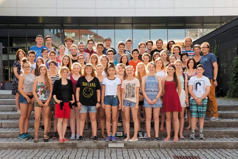 50 junge Menschen aus Irland und Vorarlberg beim internationalen Mediencamp. Fotos: Supro