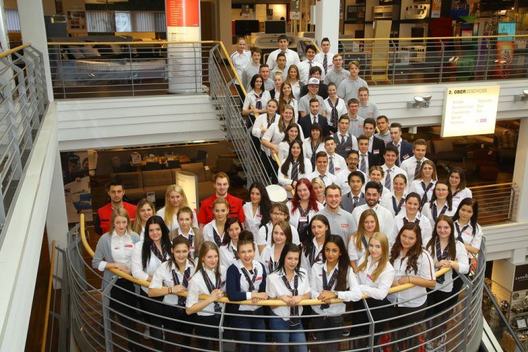 „650 neue Lehrlinge werden 2016 beim XXXLutz durchstarten“, informiert Thomas Saliger. VN/hofmeister