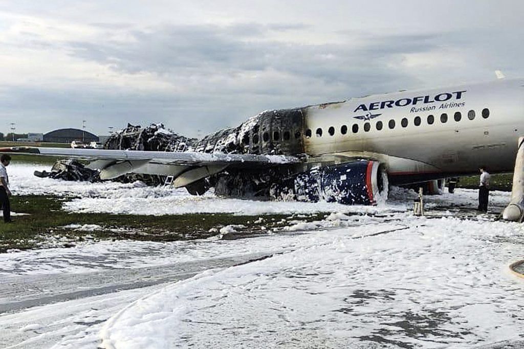 Mindestens 41 Tote bei Flugzeug-Notlandung in Moskau