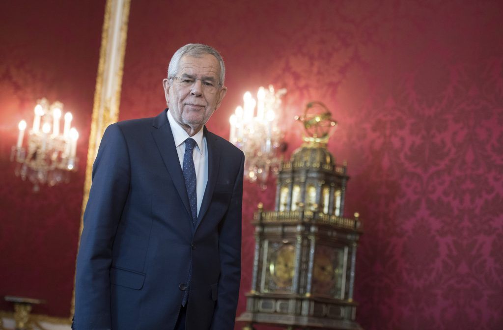 Van der Bellen stimmt Abgang blauer Minister zu