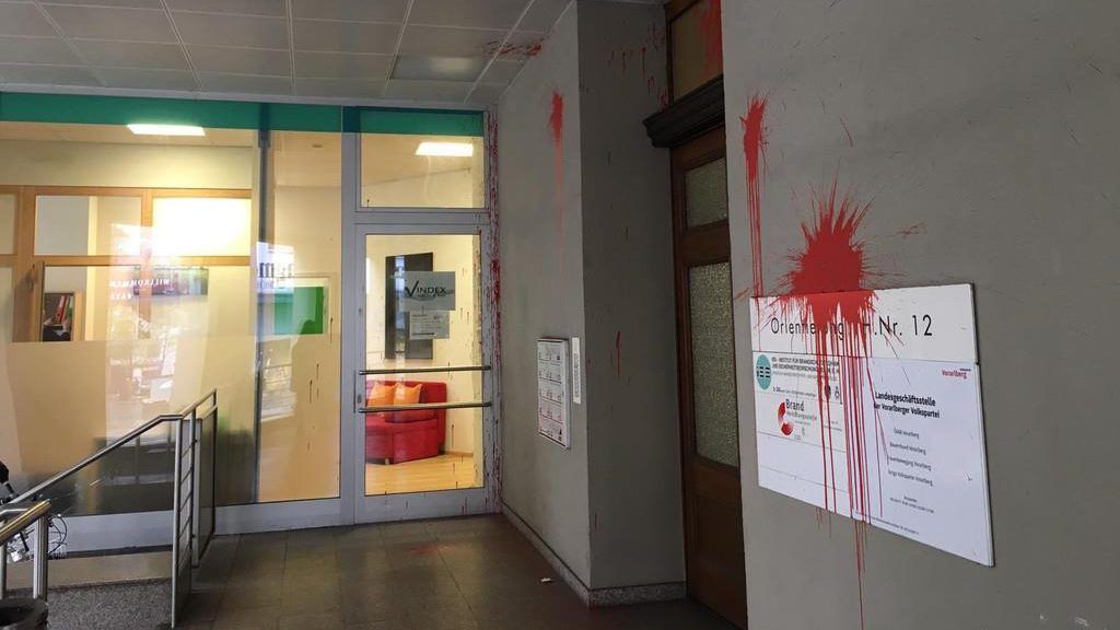 Bregenz: Farbbomben auf ÖVP-Landesgeschäftsstelle