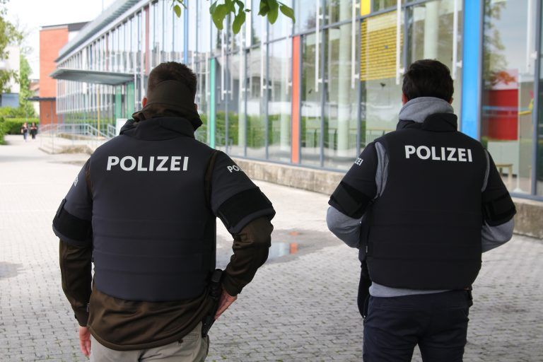 Die Alarmierung ging von der Volks- und Mittelschule Hasenfeld in Lustenau aus. 