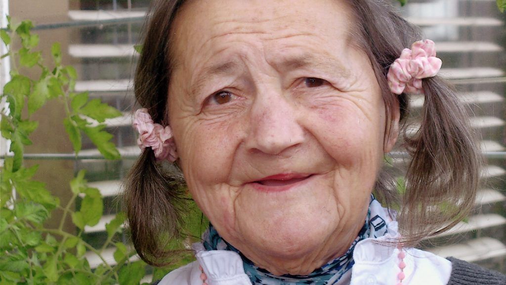 Rosi Matt, die bekannteste Stadtstreicherin von Bregenz, wurde zu Grabe getragen