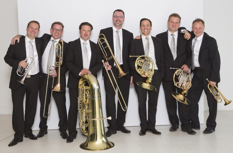 Attila Krako, Wolfgang Bilgeri, Harald Schele, Jan Ströhle, Andreas Schuchter, Zoltan Holb und Stefan Dünser sind sowohl alte als auch neue Mitglieder von Sonus Brass. Mathis
