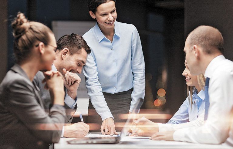 Ab einem Frauenanteil von 26 Prozent in der Führungsetage gibt es laut Studie keine geschlechtsspezifischen Unterschiede mehr.