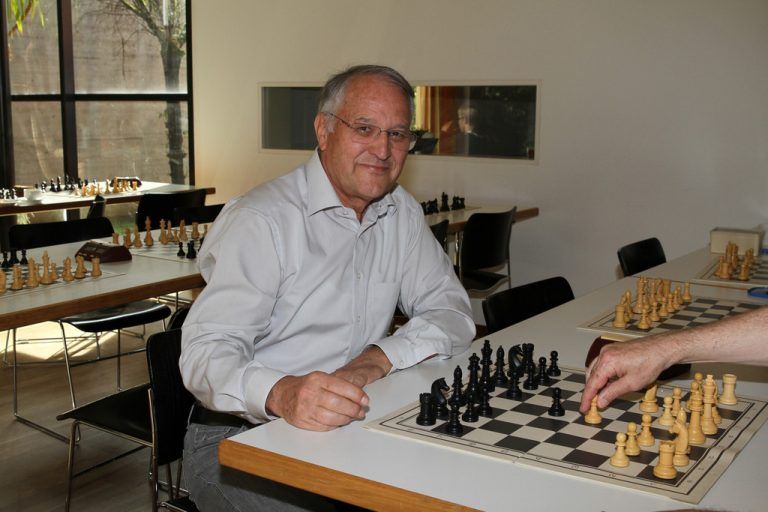 Albert Baumberger war drei Mal bei der Schacholympiade als internationaler Schiedsrichter im Einsatz. Foto: schwämmle
