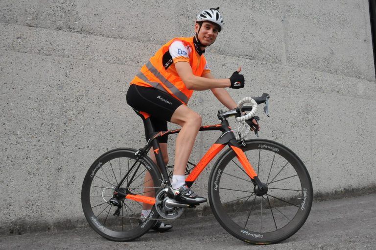 Als begeisterter Hobby-Radfahrer ist Maximilian Rusch als Streckenposten bei der Österreich-Rundfahrt dabei. Foto: AKP