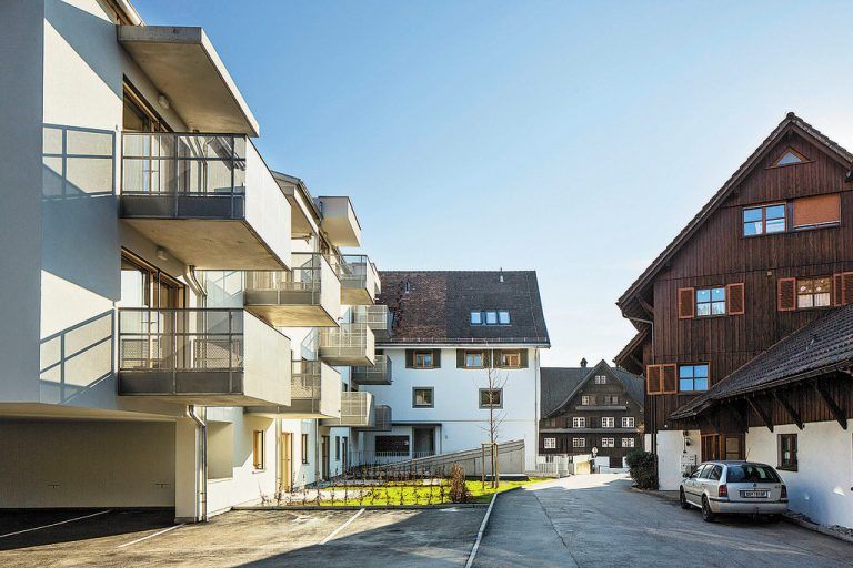 Alt und neu Den Architekten war es wichtig, dass bei jedem Detail klar ablesbar ist, was liebevoll revitalisierter Altbestand und was neu ist.