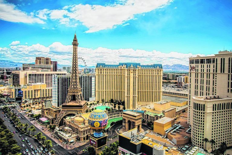Am berühmten Strip von Las Vegas findet man die ausgefallenen Hotels und Casinos. Foto: Shutterstock