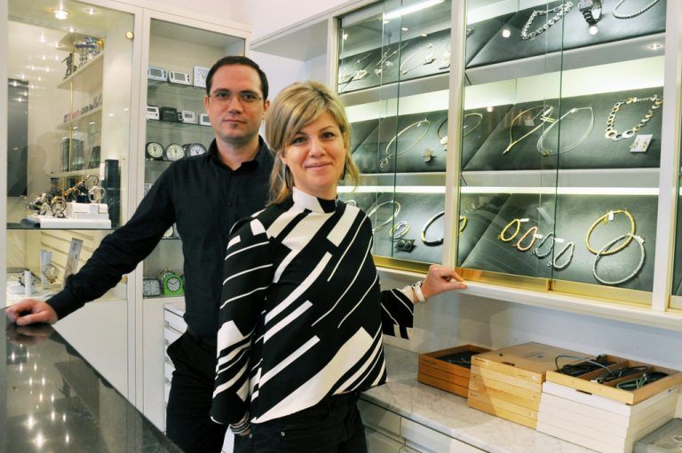 Andrea Knecht führt gemeinsam mit Pascal Raich das Familienunternehmen in dritter Generation weiter. DH