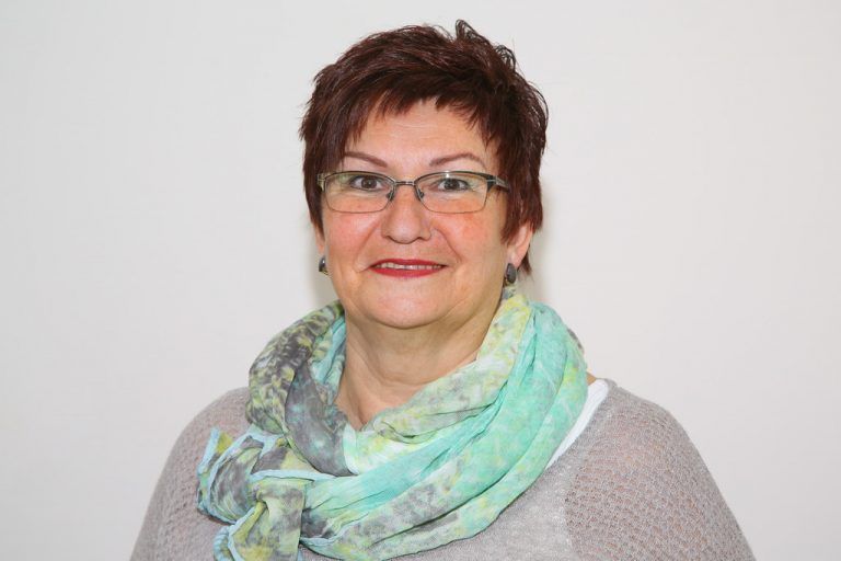 Annelies Feuerstein,
Seniorchefin
Ich unterstütze meinen Sohn mit Rat und Tat bei der Übergabe meines Betriebs, der für mich immer wie eine zweite Familie war.