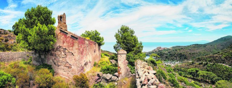 Auch die Insel Capraia gehört zum Toskanischen Archipel und ist nur 34 Kilometer von Elba entfernt.