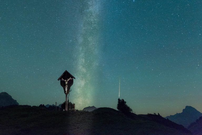 Auch in Vorarlberg konnte das Naturschauspiel beobachtet werden - dieses Foto entstand in Warth im Bregenzerwald. Foto: VN/Stiplovsek