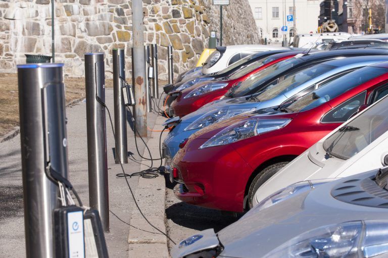 Auf absehbare Zeit, so deutsche Wissenschaftler, sind E-Autos nur für bestimmte Zielgruppen attraktiv. Foto: werk