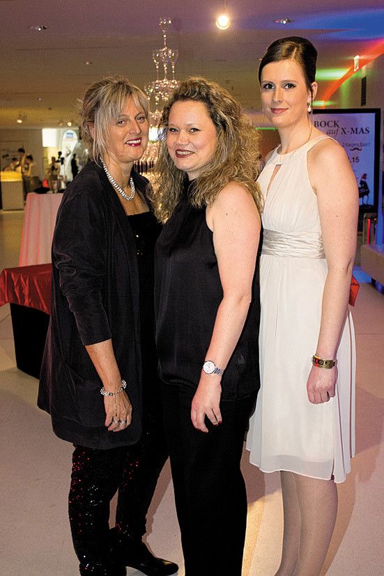 Beate Hutter (l.), Doris Erath und Isabell Wank im Ball-Einsatz.